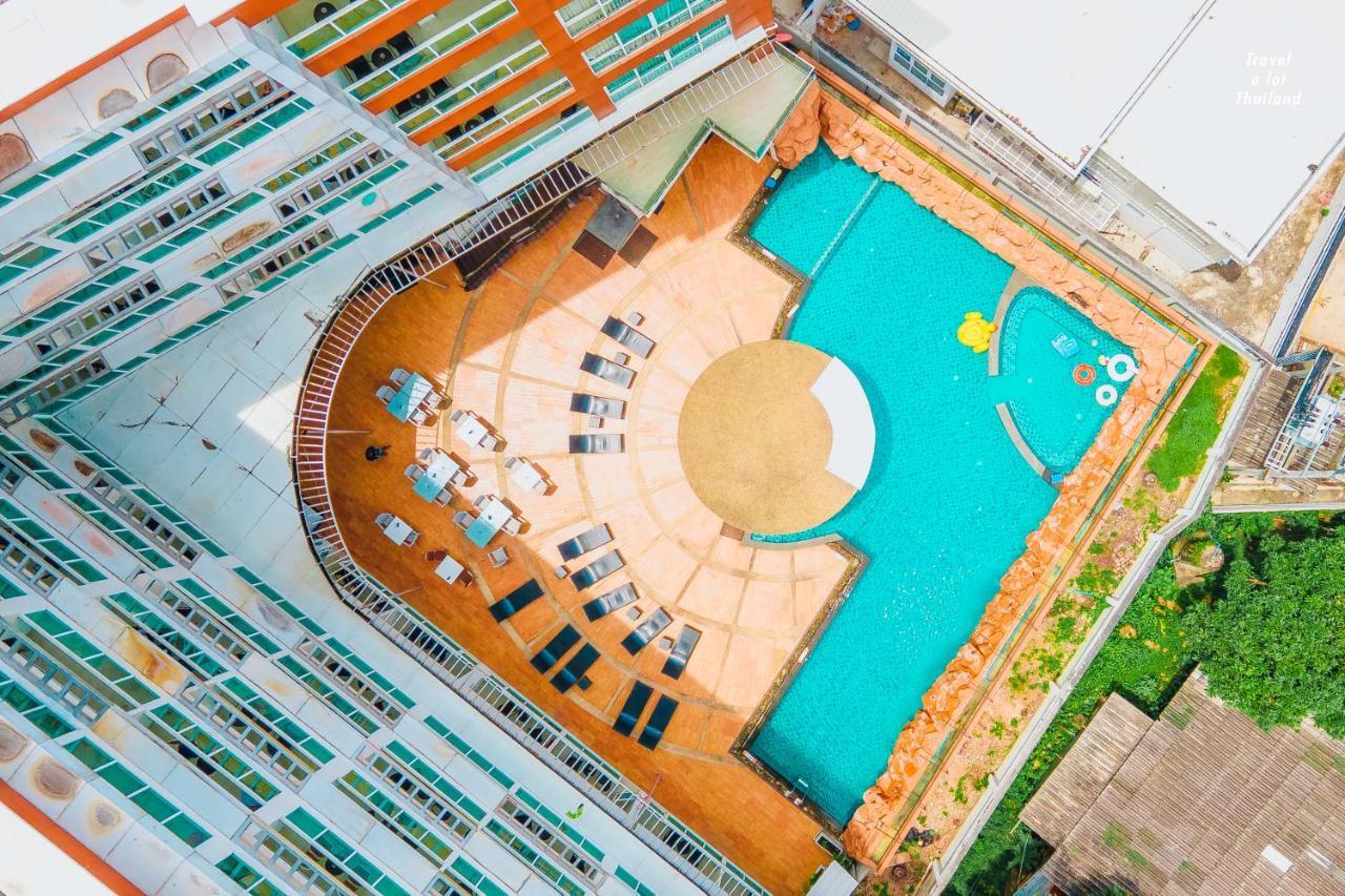 Centara Nova Hotel Pattaya Exterior foto